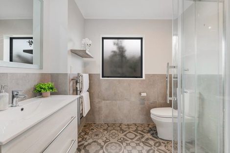 Photo of property in 2/20 Greta Place, Stanmore Bay, Whangaparaoa, 0932