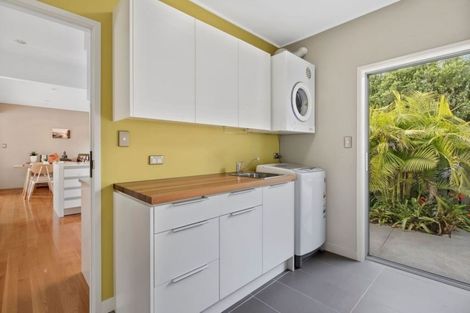 Photo of property in 20 Aberdeen Road, Campbells Bay, Auckland, 0620