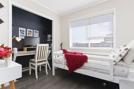 Photo of property in 2/17 Islington Avenue, New Lynn, Auckland, 0600