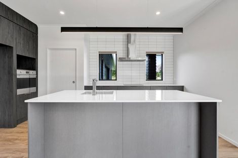 Photo of property in 31 Ninia Road, Paraite, New Plymouth, 4373