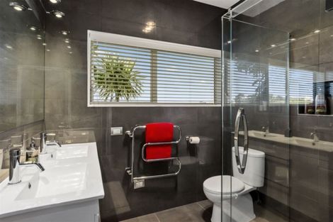 Photo of property in 64 Waldorf Crescent, Orewa, 0931