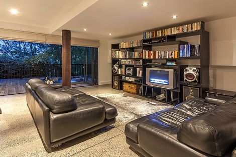 Photo of property in 21 Tanglewood Place, Cockle Bay, Auckland, 2014