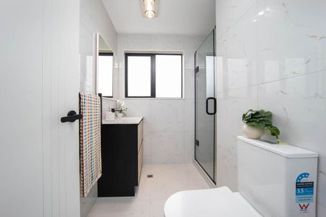 Photo of property in 70c Golf Road, New Lynn, Auckland, 0600
