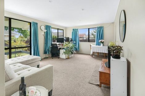 Photo of property in 86 Oakfield Crescent, Pukete, Hamilton, 3200