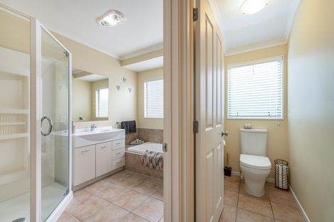 Photo of property in 56 Highfields Terrace, Henderson, Auckland, 0612