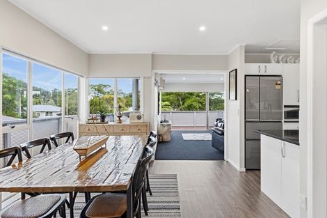 Photo of property in 12 Knox Road, Swanson, Auckland, 0612