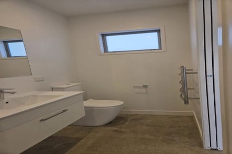 Photo of property in 32 Roberts Road, Te Atatu South, Auckland, 0610