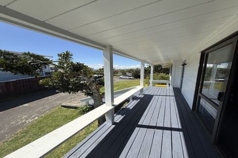 Photo of property in 6 Wisteria Grove, Maungaraki, Lower Hutt, 5010