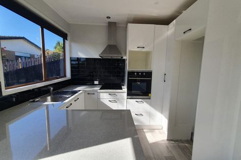 Photo of property in 32 Pisces Road, Glen Eden, Auckland, 0602