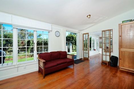 Photo of property in 344 Waitakere Road, Taupaki, Henderson, 0782