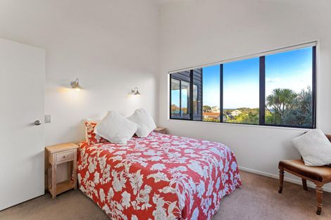 Photo of property in 68 Barrier View Road, Leigh, 0985