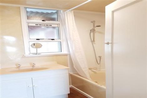 Photo of property in 32 Guy Avenue, Takaro, Palmerston North, 4410