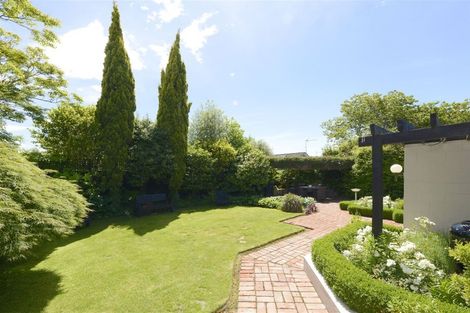 Photo of property in 18 Highland Place, Avonhead, Christchurch, 8042