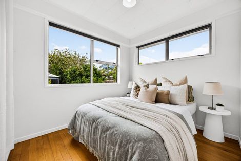 Photo of property in 70 Kiwi Esplanade, Mangere Bridge, Auckland, 2022