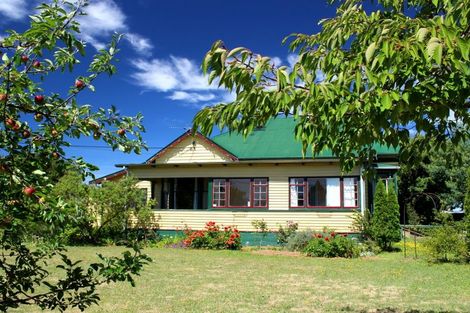 Photo of property in 4 Moreton Road, Carterton, 5713