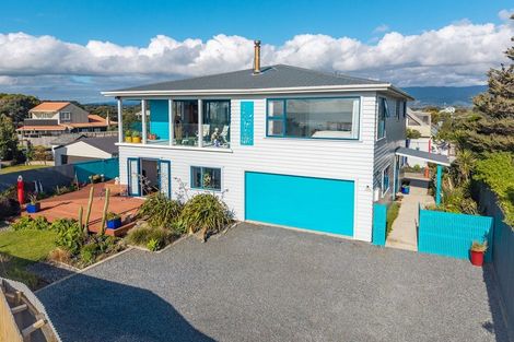 Photo of property in 100b Marine Parade, Otaki Beach, Otaki, 5512