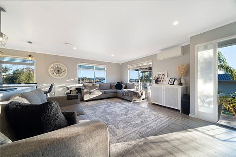 Photo of property in 12 Pahi Place, West Harbour, Auckland, 0618