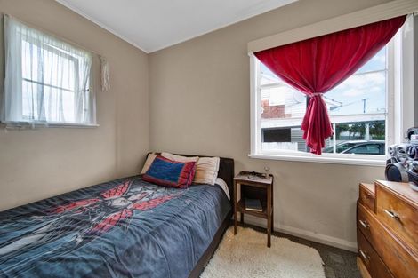 Photo of property in 12 Caledonia Street, Hawera, 4610