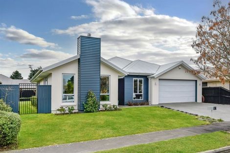 Photo of property in 35 Reka Street, Parklands, Christchurch, 8083