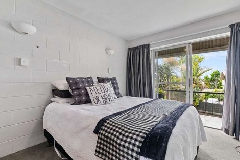 Photo of property in 10/32 Blockhouse Bay Road, Avondale, Auckland, 1026