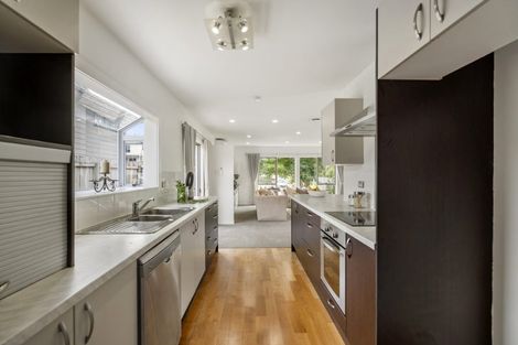 Photo of property in 38 Deverell Place, Northcross, Auckland, 0632