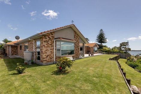 Photo of property in 109 Harbour View Road, Omokoroa, 3114