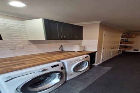 Photo of property in 22 Aragon Grove, Kingsley Heights, Upper Hutt, 5018