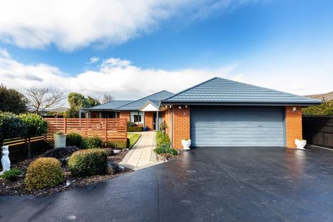Photo of property in 8 Gwen Place, Redwood, Christchurch, 8051