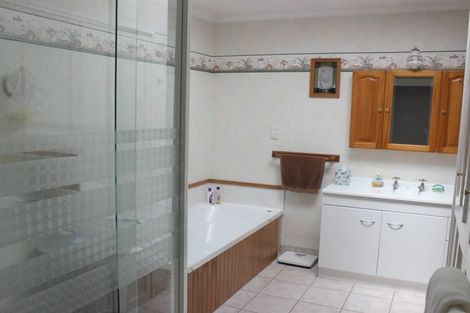 Photo of property in 32 Richmond Road, Carterton, 5713