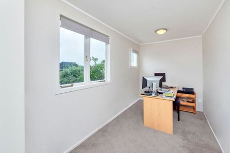 Photo of property in 2/64 Browns Bay Road, Rothesay Bay, Auckland, 0630