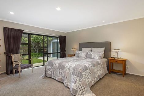 Photo of property in 12 Papawai Grove, Waikanae, 5036