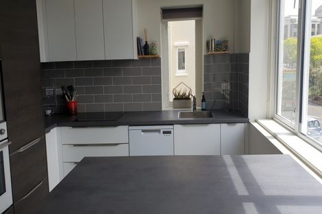 Photo of property in Fountain Court, 4/48 Oriental Parade, Oriental Bay, Wellington, 6011