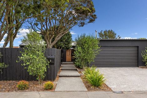 Photo of property in 3 Chilton Drive, Mairehau, Christchurch, 8052