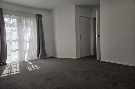 Photo of property in 32 Roberts Road, Te Atatu South, Auckland, 0610
