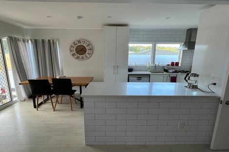 Photo of property in 62 Vandeleur Avenue, Birkdale, Auckland, 0626