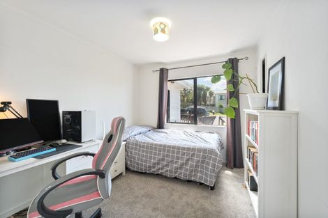 Photo of property in 3 Loughanure Place, Massey, Auckland, 0614