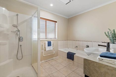 Photo of property in 3 Borthwick Close, Flat Bush, Auckland, 2016