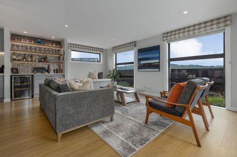 Photo of property in 14 Rotorua Grove, Aotea, Porirua, 5024