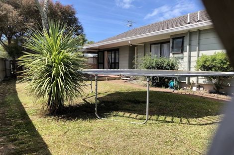 Photo of property in 2/19 Sandgate Avenue, Botany Downs, Auckland, 2010