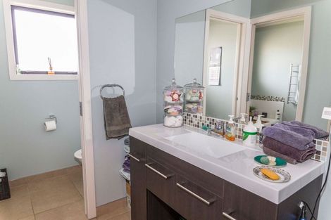 Photo of property in 8a Allan Street, Dannevirke, 4930