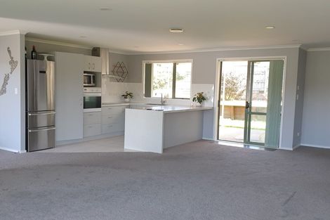 Photo of property in 2 Te Kauri Place, Helensville, 0800