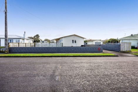 Photo of property in 6 Pacey Avenue, Hawera, 4610