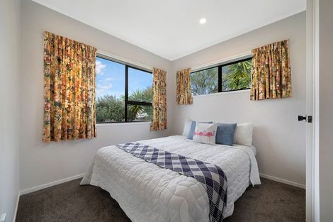 Photo of property in 1/40c West Coast Road, Glen Eden, Auckland, 0602