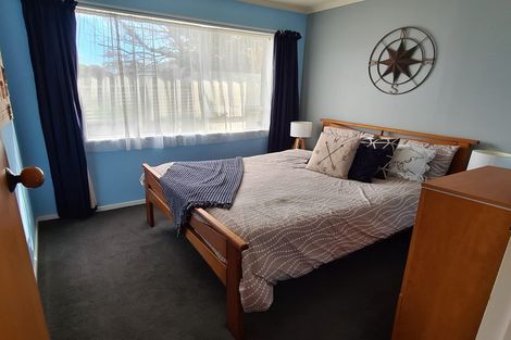 Photo of property in 35 Rhodes Drive, Kelvin Grove, Palmerston North, 4414