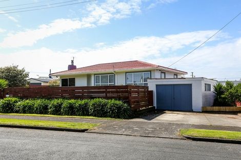Photo of property in 136 Broadway, Waitara, 4320