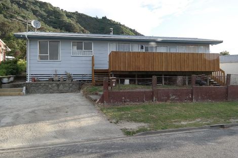 Photo of property in 40 South Terrace, Picton, 7220