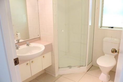 Photo of property in 2/38 Ambleside Drive, Northpark, Auckland, 2013