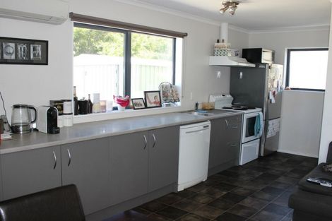 Photo of property in 32 Richmond Road, Carterton, 5713