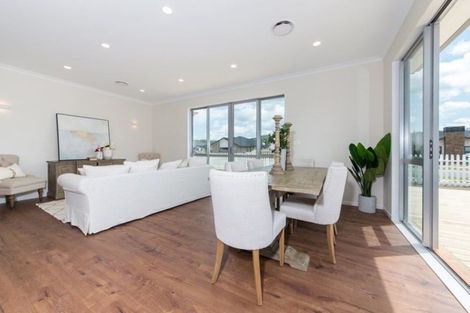Photo of property in 1 Fred White Drive, Kumeu, 0810