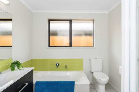 Photo of property in 15 Oka Street, Papamoa Beach, Papamoa, 3118